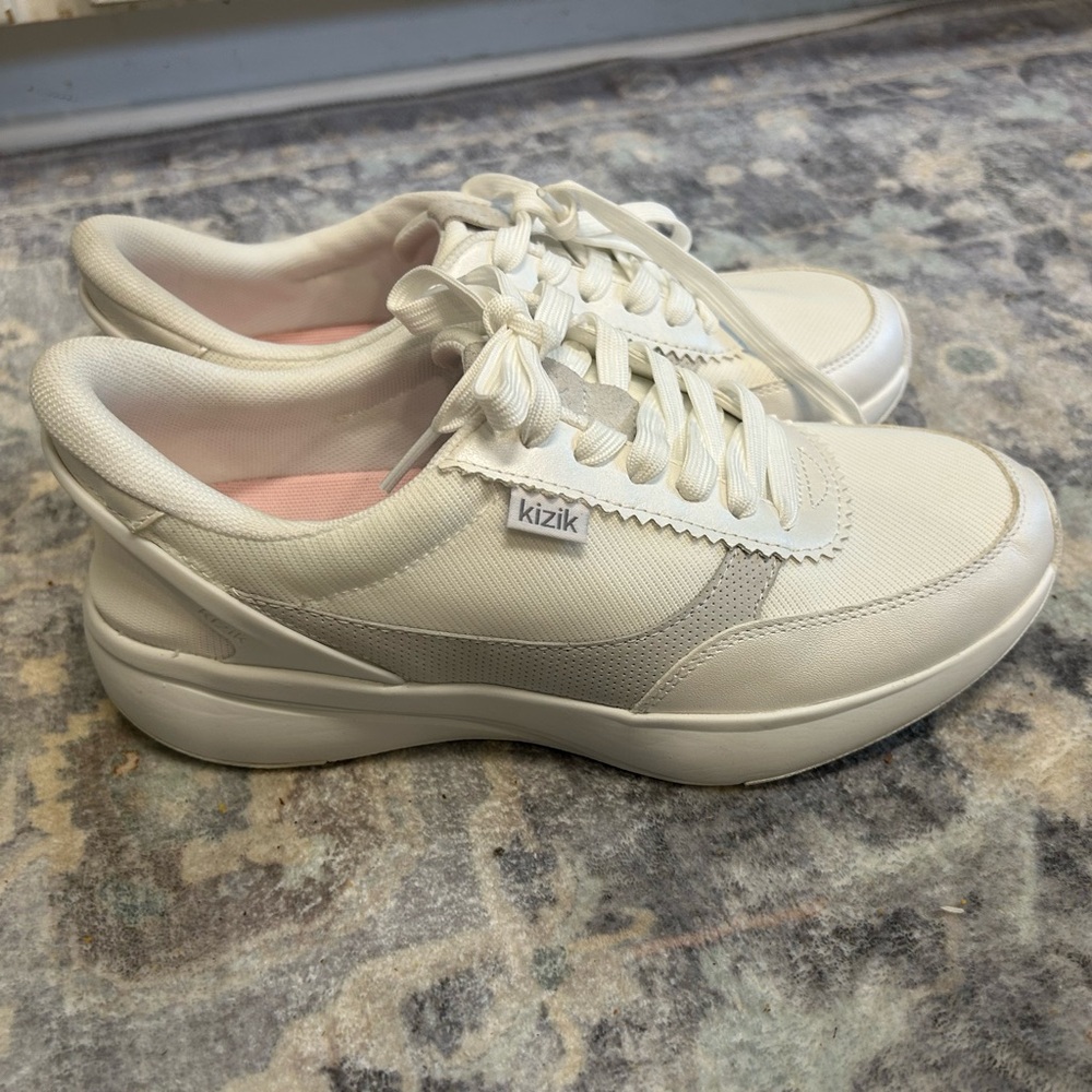 New size 8 women’s Kizik shoes, Paris